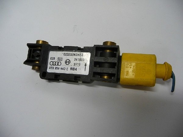 8E0 959 643E  A4 8E B6 B7 Airbagsensor Crashsensor Sensor