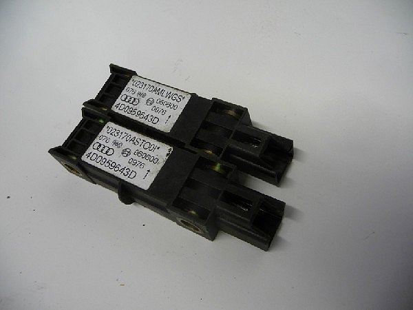 4D0 959 643D  AUDI A8   Airbagsensor Crashsensor Senso