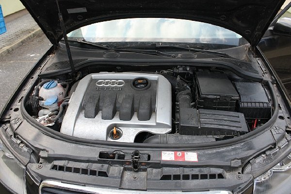 03G 103 923 Audi A3 1,9 TDI BX Horní plastový ozdobný kryt motoru
