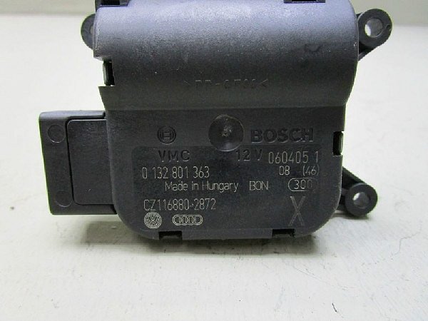 0 132 801 363 VW Passat B6  Servomotor nastavovací klapky topení  /klimatizace AC