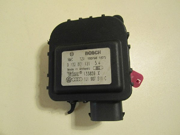 1J1 907 511C  AUDI A3 8L  96 - 01  Servomotor motorek nastavení klapky topení / klimatizace  AC