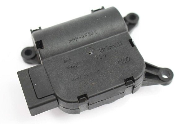 8E1 820 511A Bosch- 0 132 801 300 Audi A4  8E B6 Servomotor motorek nastavení klapky topení / klimatizace  AC