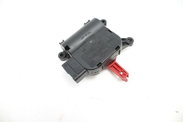  8E1 820 511 Audi A4 8E B6 Servomotor motorek nastavení klapky topení / klimatizace  AC