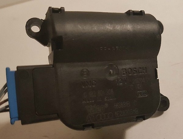 8E2 820 511B Servomotor motorek nastavení klapky topení / klimatizace  AC