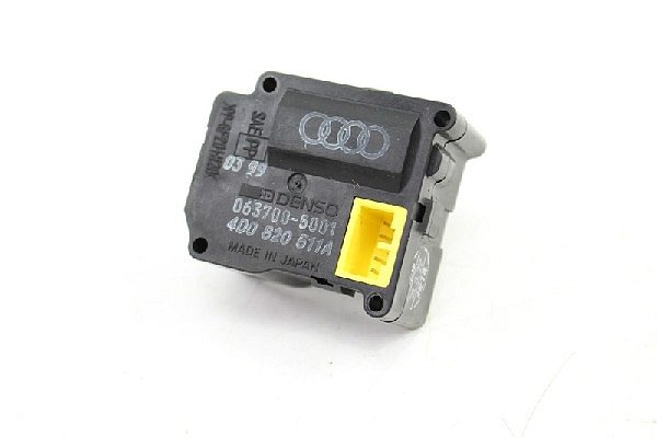  4D0 820 511A AUDI A8 D2 Servomotor motorek nastavení klapky topení / klimatizace  AC