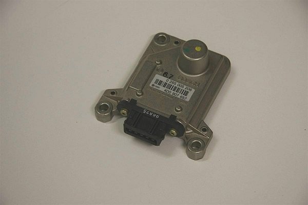 4D0 907 657   Audi S8 D2 snímač přírustu otáček