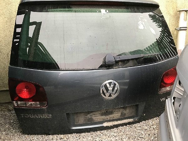 VW TOUAREG 7L Zadní sklo vyhřívané do pátých dveří -  zadní víko  dveře kufrové