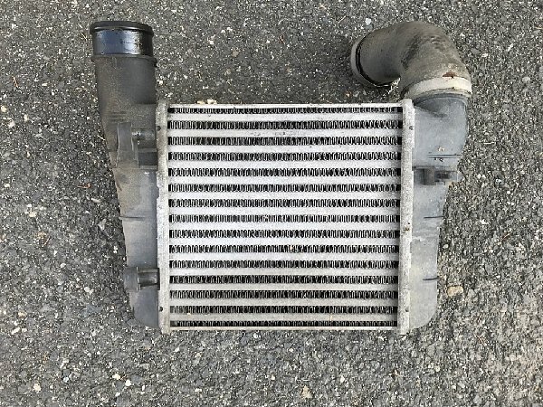 8E0 145 805F Audi A4 8E B6  Chladič turbodmychadla nasávaného vzduchu intercooler 