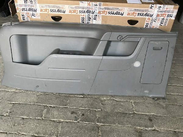 2K3 867 036D   Čalounění obložení tapecírunk plast boční stěny vpravo strana spolujezdec  VW Caddy 2K 2004-13 