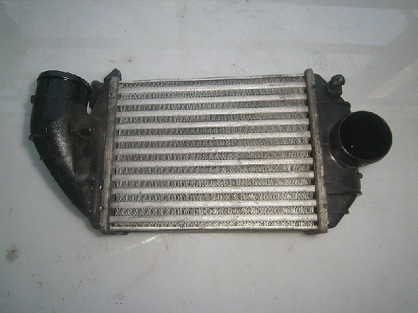  059 145 805  Chladič stlačeného vzduchu  Audi A4 B5 VW Passat 3B 3BG 2.5 TDI V6