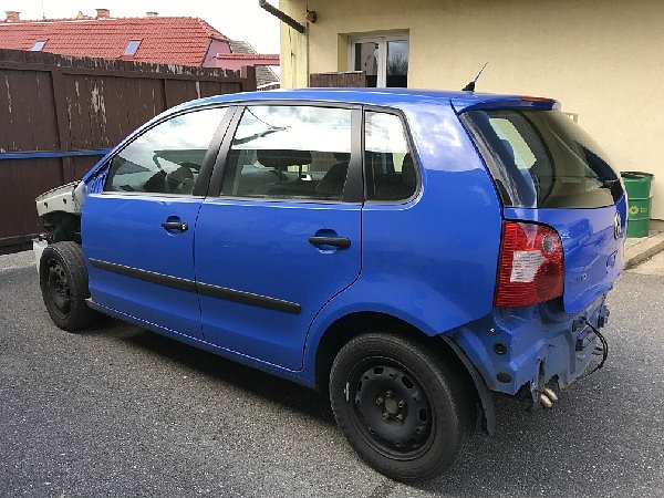 VW POLO 9N 1,4 tdi na náhradní díly BNM HCS barva MODRÁ 