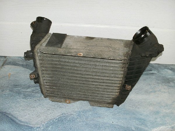 4A0 145 805K Chladič stlačeného vzduchu  AUDI 100 C4 2,5 TDI    