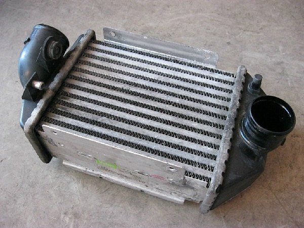 078 145 805L Chladič stlačeného vzduchu AUDI A6 S6 4B 2.7 Biturbo
