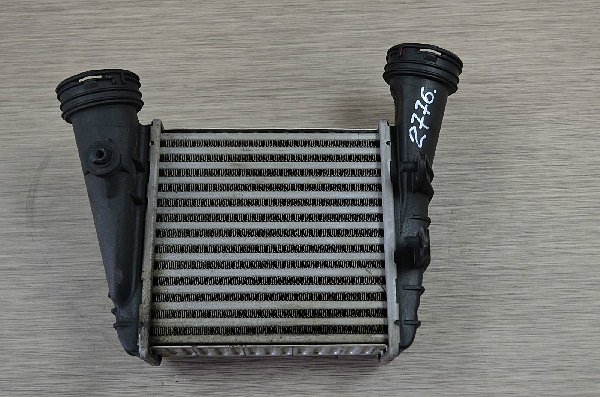  3B0 145 806 Chladič stlačeného vVW Passat 2,5 TDI  3BG
