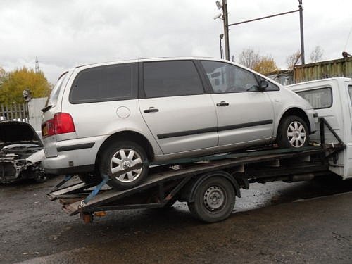 VW SHARAN  1,9 TDI  NA NÁHRADNÍ DÍLY