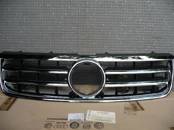 7L6 853 651C B41  VW TOUAREG 7L6 maska, 