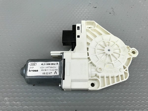 4L0 959 802B  Audi Q7 2008 4L  Motorek -  elektrické spouštění stahovačky mechanizmu stahování okna strana Spolujezdec - Pravé PP Přední Dveře + PZ Zadní