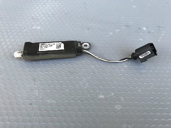  4L0 035 225  Audi Q7 4L 2006 - 2010  ANTÉNÍ ZESILOVAČ AU716  radio Antenna-Booster Amplifier 