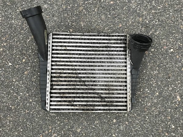  7L6 145 803C Chladič stlačeného vzduchu INTERCOOLER  AUDI Q7 3,0 TDI 