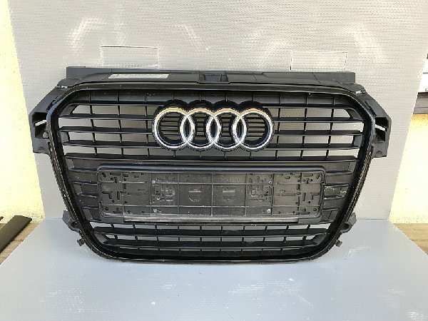 8X0 853 651  Audi A1 8X Maska přední Grill mřížka nárazníku černá mřížka S-Line