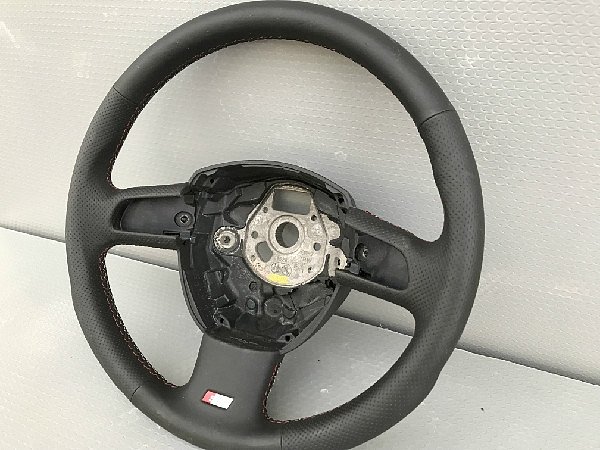 4F0 124 A Audi A6 4F  S line volant  na 3 ramenný airbag   Volant kožený Perforovaná kůže červená nit  + multifunkce ovládání rádia