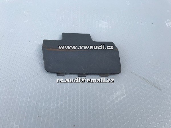  1K9 807 441 VW  Volkswagen Golf 07-14 kryt pro tažné oko zadní nárazník 1K9807441GRU