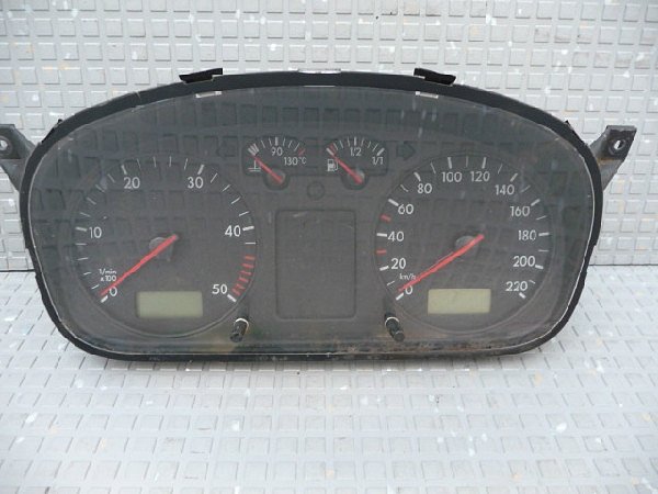 Tachometr VW T4 2,5 TDI
