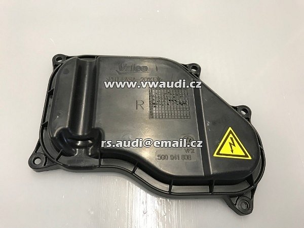 5G0 941 608, 5G0941608, 5g0 941 608 Kryt víka světlometu VW Golf 7 5G originál 5G0941608 originál  krycí víčko pravé VW Golf R32 GTI . 