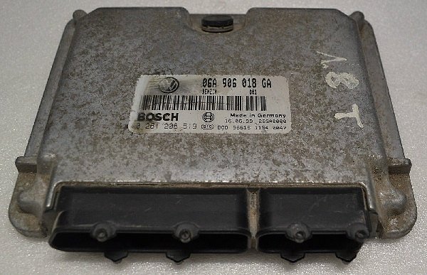 Řídící jednotka motoru  06A 906 018 GA