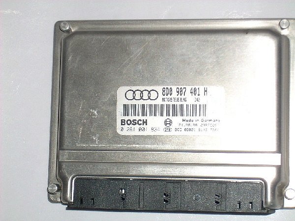 Řídící jednotka motoru  8D0 907 401H