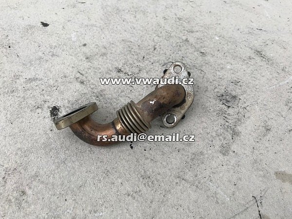 03G 131 521 T  VW PASSAT B6 TOURAN A3 8P 2.0 TDI BKD BKP 03G131521T     spojovací trubka roura od regulační klapky chladiče
