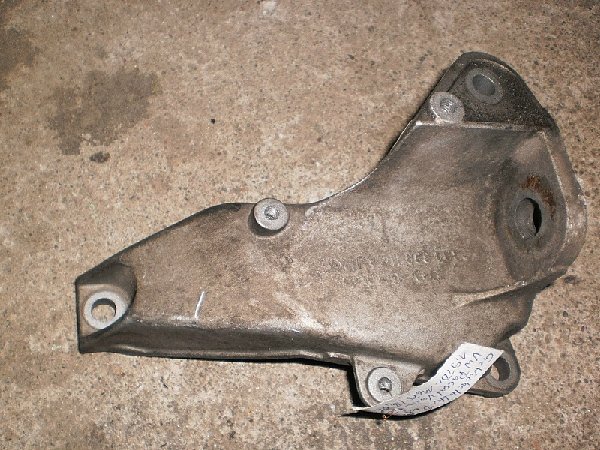 Držák převodovky VW AUDI ŠKODA   8D0 399 113 AT