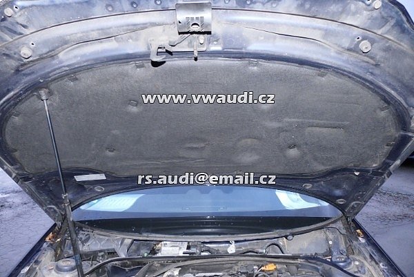 8P0 863 825G AUDI A3 8PO  8P0863825G  Tlumení hluku - deka do kapoty , odhlučnění motoru zvuková izolace . Kapota přední