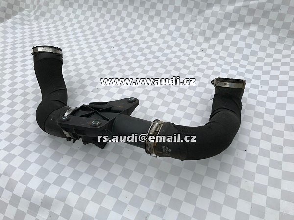 8K0 145 673E Potrubí vedení stlačeného vzduchu Audi A4 A5 Audi Intercooler 8KO 145 673E  roura hadice trubka 