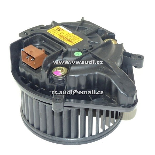 8E1 820 021 B motor ventilátoru topení 8E1820021B  A4 B6 2001 02 03  2004  klimatizace 