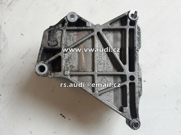 070 903 143C Držák alternátoru VW Transporter t5 Touareg 2.5 TDI