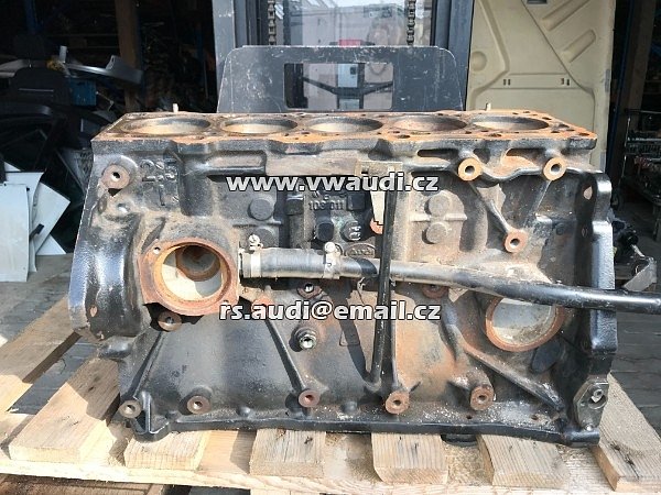 046 103 021, 046103021 Blok motoru VW Audi 2,5 tdi TDI 046 103 021 . 103 011 5V řadový diesel  T4 Audi 100 