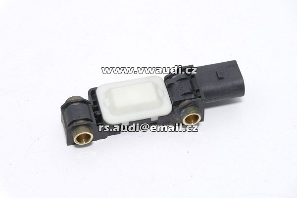 8E0 959 651 B  čidlo nárazu boční Airbag SRS Crahsensor