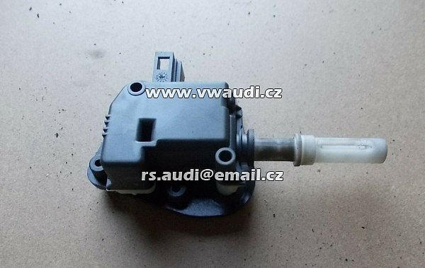 8E9 827 833 Zámek zadních výklopných dveří servomotor centál  pro Audi A3 8P 04-08  A4 B6 B7