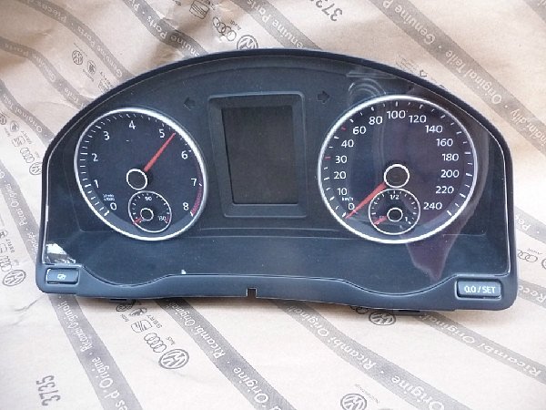 5M0 920 860A / 5M0 920 860AX  VW Golf 5 + 6 Tachometr maxidot