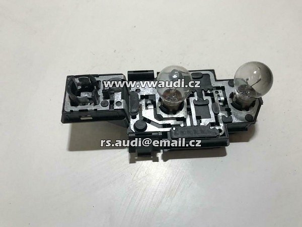 3A5 945 257 VW PASSAT B4  - Zadní držák žárovky PRAVÝ 3A5945257 HELLA