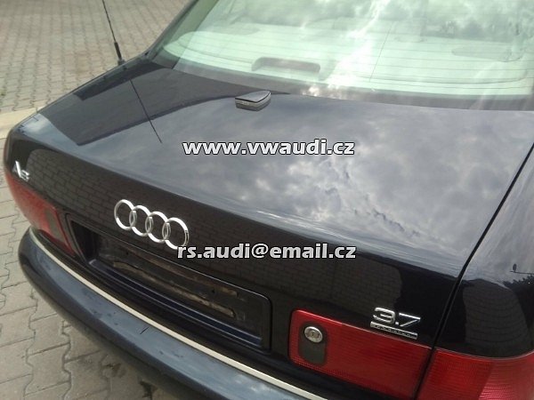  4D0827023N Audi A8 (D2) 2000 originální víko zavazadlového prostoru pro GPS satelitní navigaci