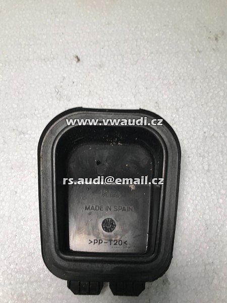 30 665 1109 N2 Audi VW Kryt zadní protiprachový krytka předního světlometu 