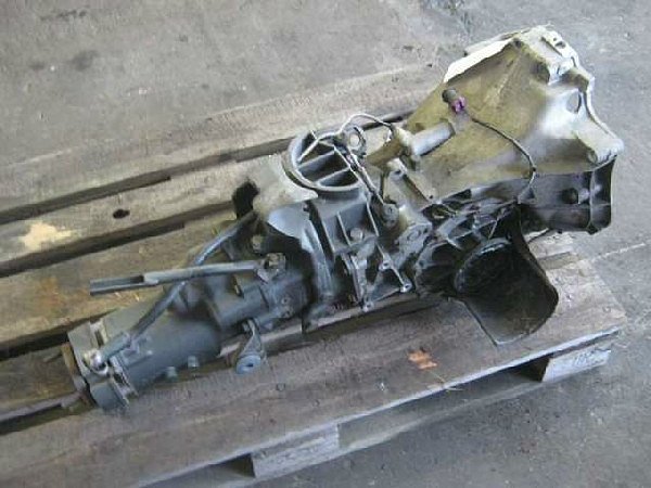  AOB Převodovka převodová skřín mechanická manuální Audi 100 / 200 Quattro  AOB 016300049D