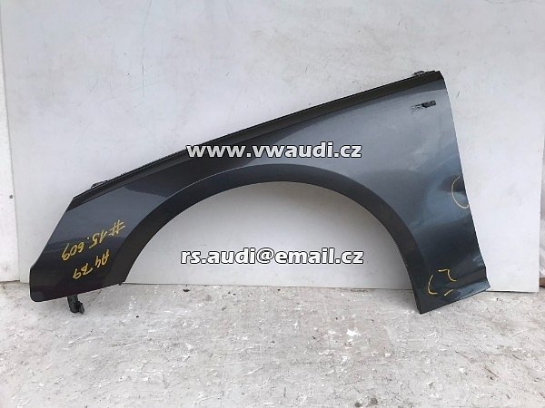 8W0 821 105 AUDI A4 8W B9 2019 Blatník levý řidič LP 