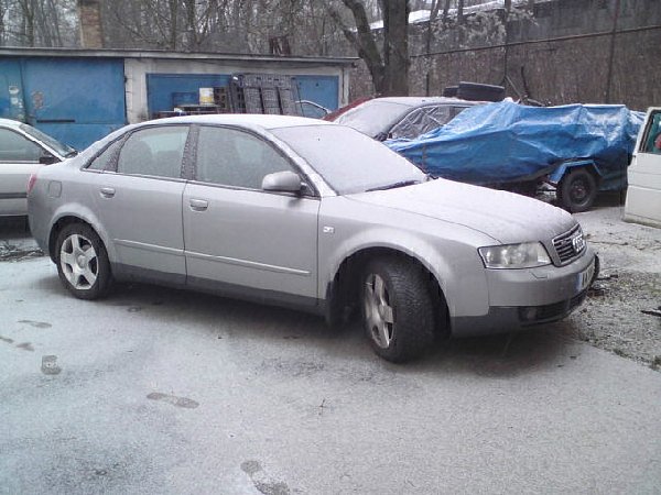  AUDI A4 B6 2,0 2002  NA NÁHRADNÍ DÍLY