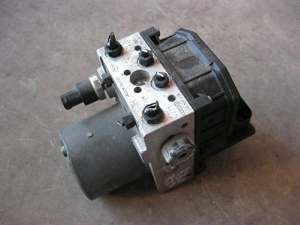  8E0 614 517  ABS  hydraulický blok 