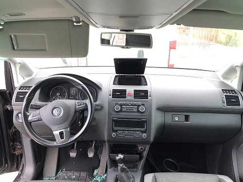 VW Touran Passat   VW Sportovní Volant + airbag . kožený + multifunkce .