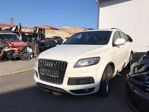 Audi  Q7 4,2 2009  Výpln obložení dveří tapecírunky soul  černá