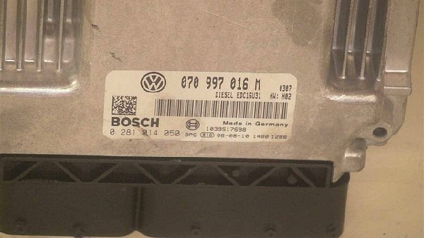 Řídící jednotka motoru ECU VW T5 2,5 TDI